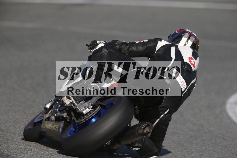 /Archiv-2024/02 29.01.-02.02.2024 Moto Center Thun Jerez/Gruppe rot-red/backside